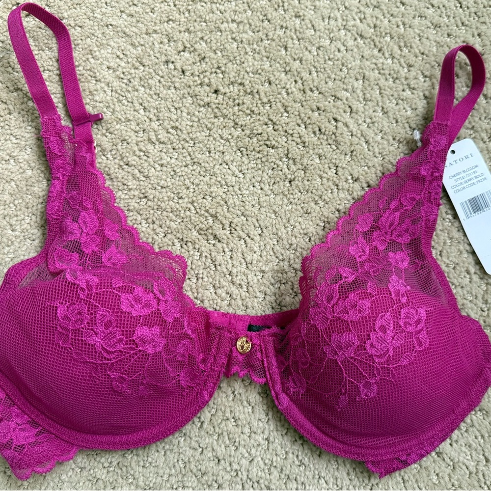 Natori Cherry Blossom convertible bra in the color Berry Bold, size 32B NWT